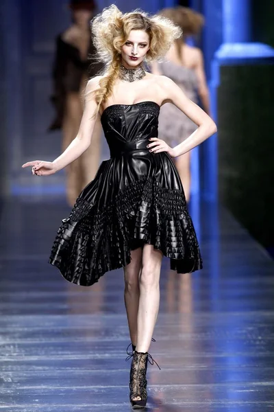 Look 30